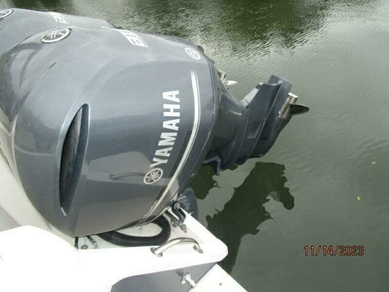 34' Intrepid outboard3