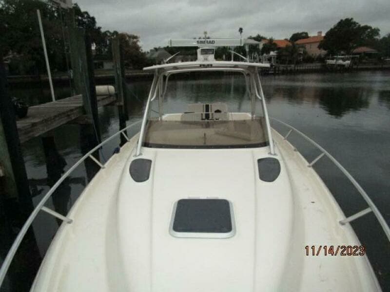 34' Intrepid foredeck aft