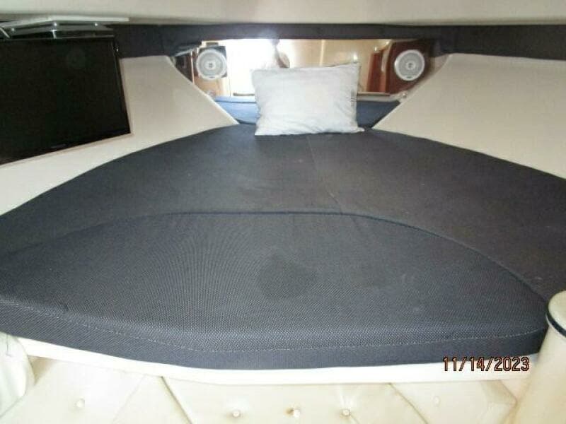 34' Intrepid cabin berth