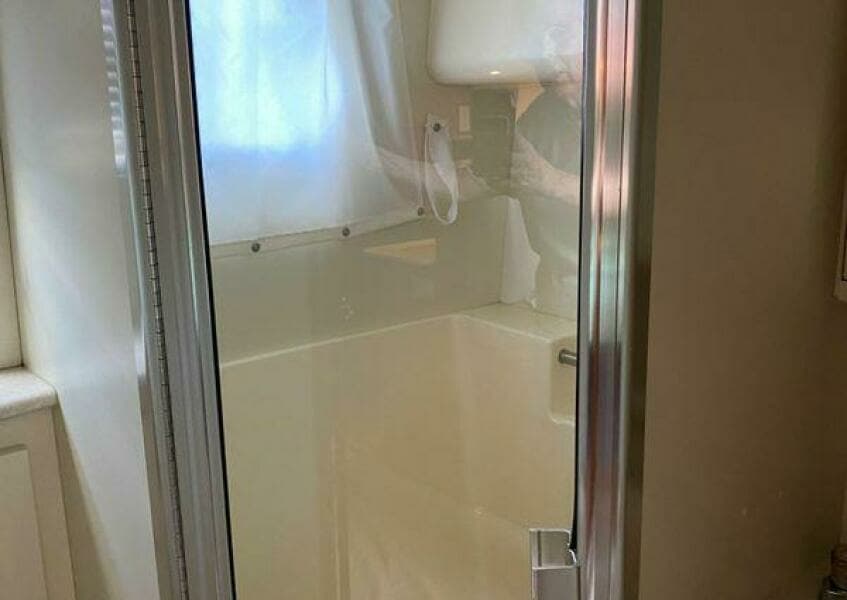 2002 Silverton 330 Sport Bridge