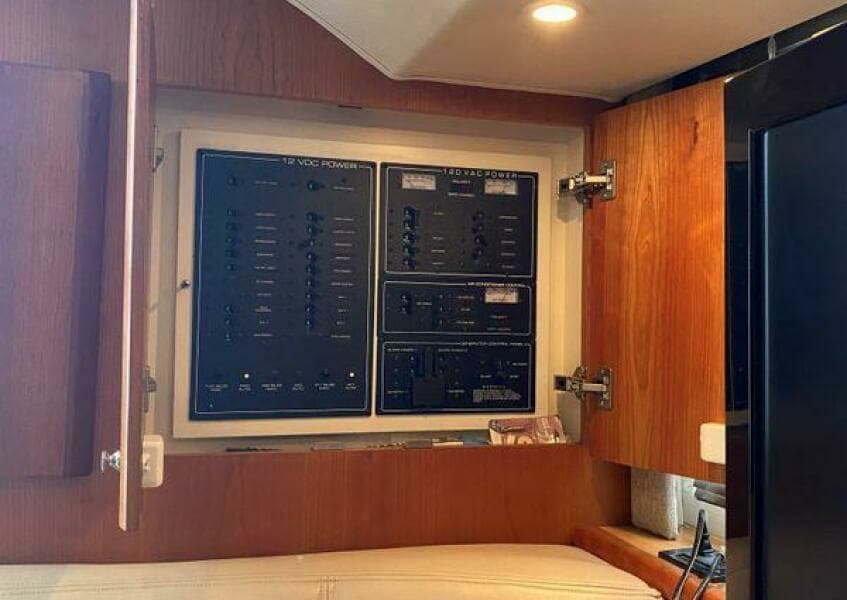 2002 Silverton 330 Sport Bridge