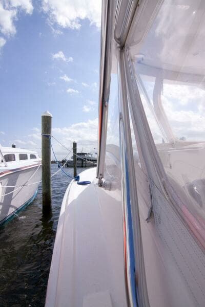 Out Island 38 Express-Sidedeck