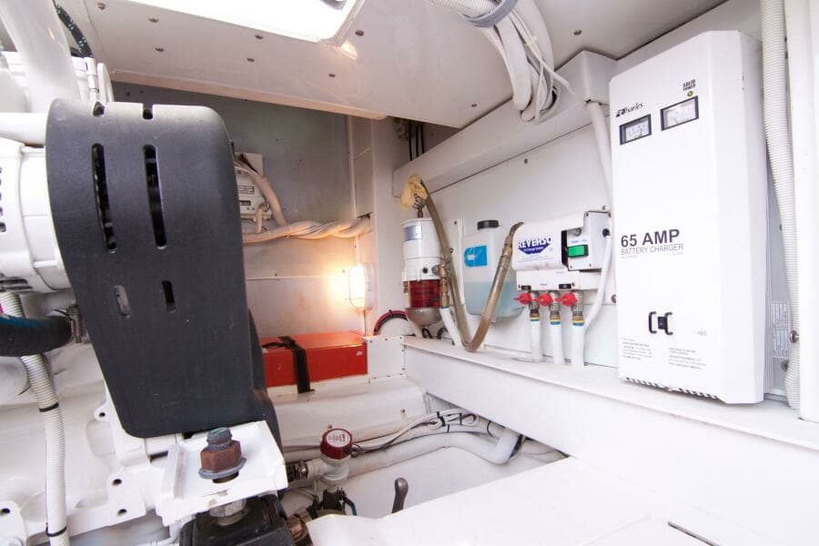 Out Island 38 Express-Engine Room