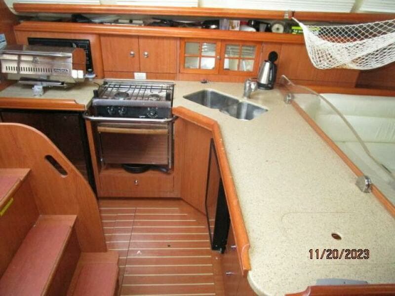 41' Hunter galley2