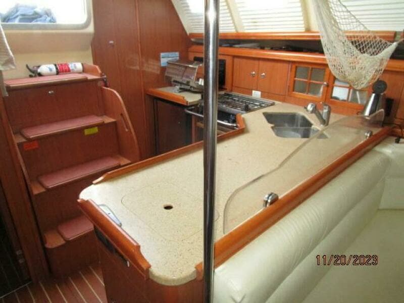 41' Hunter galley1