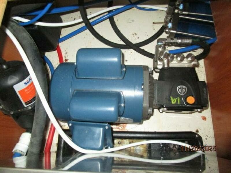 41' Hunter watermaker