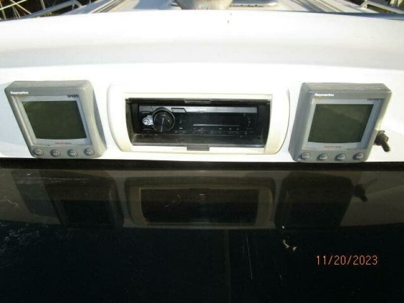 41' Hunter cockpit electronics