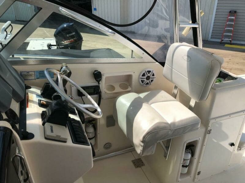 2004 Pursuit 3070 Offshore Express