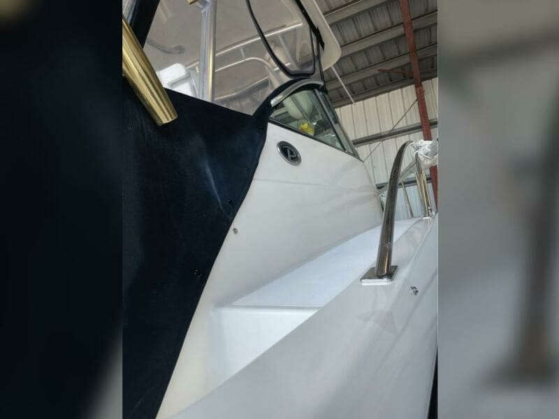 2004 Pursuit 3070 Offshore Express