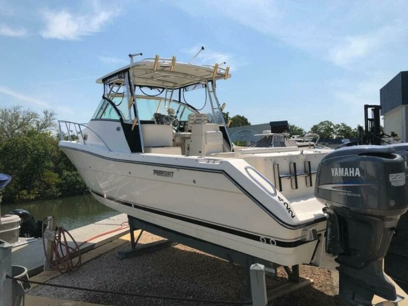 2004 Pursuit 3070 Offshore Express