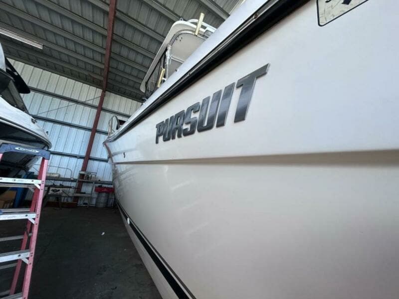 2004 Pursuit 3070 Offshore Express