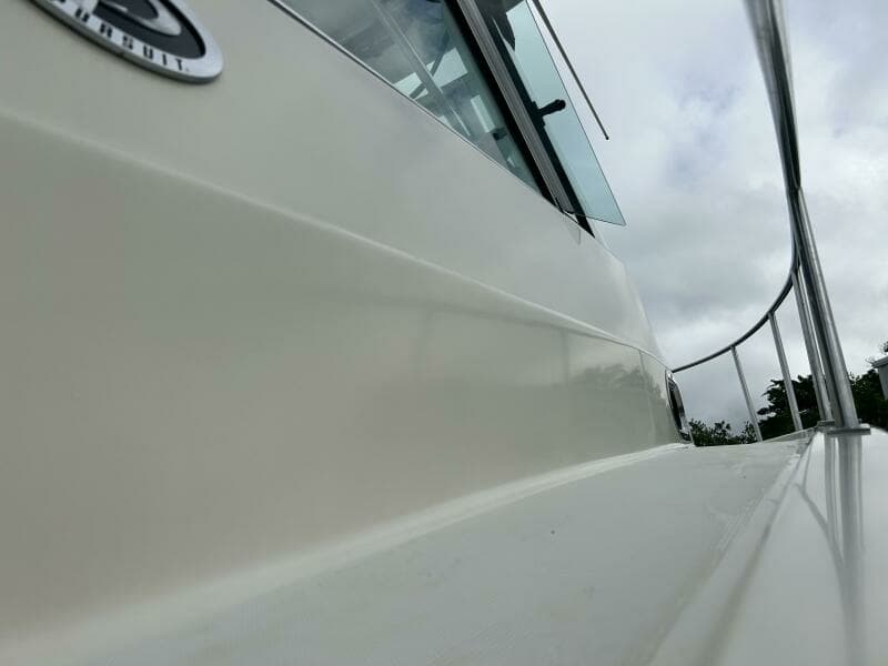 2004 Pursuit 3070 Offshore Express