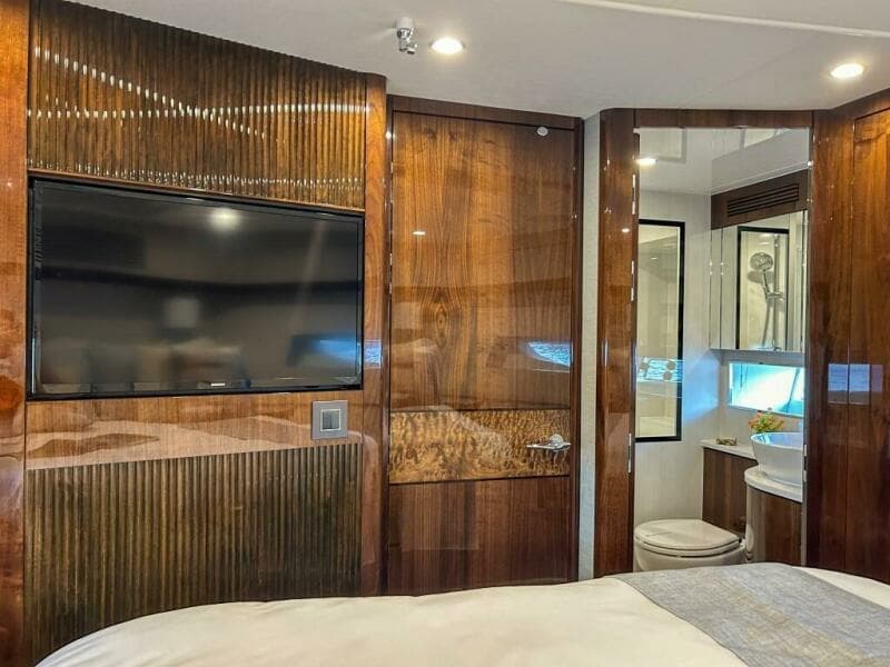 2024 Fairline Squadron 68