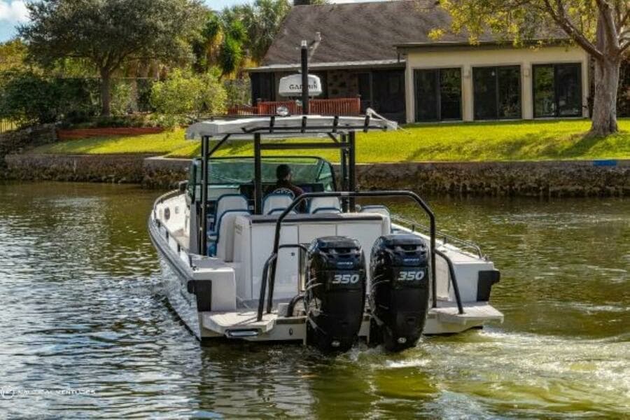 2019 Axopar 37 Sun Top