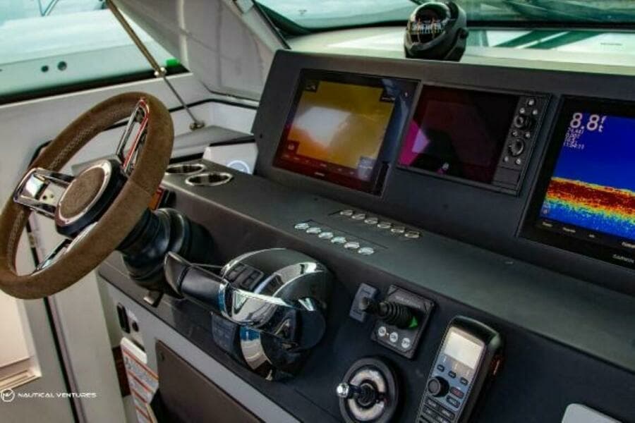 2019 Axopar 37 Sun Top