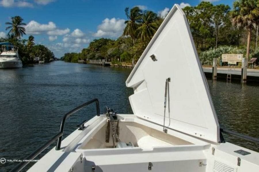 2019 Axopar 37 Sun Top