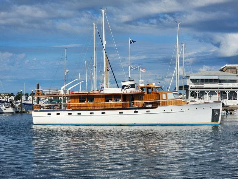 1947 Trumpy Raised Pilot House