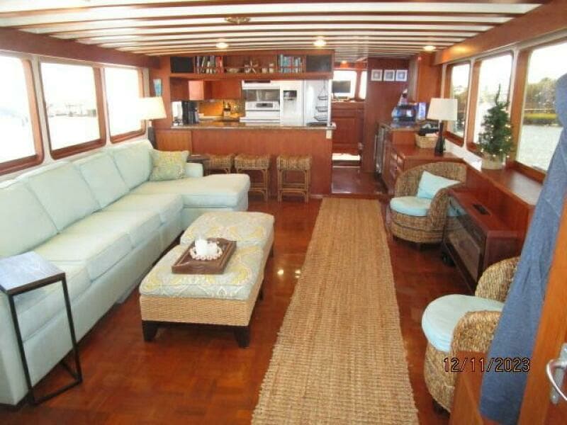 72' DeFever salon forward