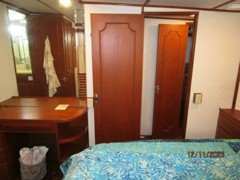 72' DeFever port forward guest stateroom inboard