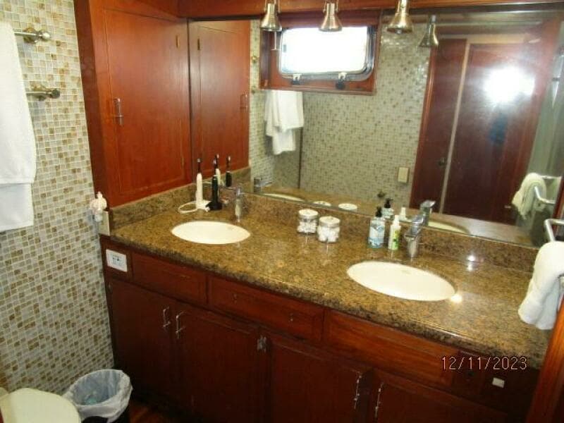 72' DeFever master stateroom head