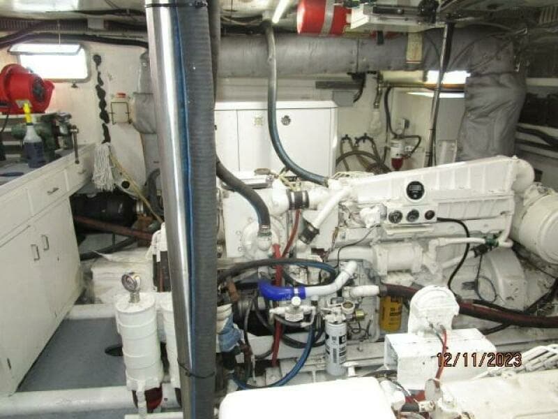72' DeFever engine room port