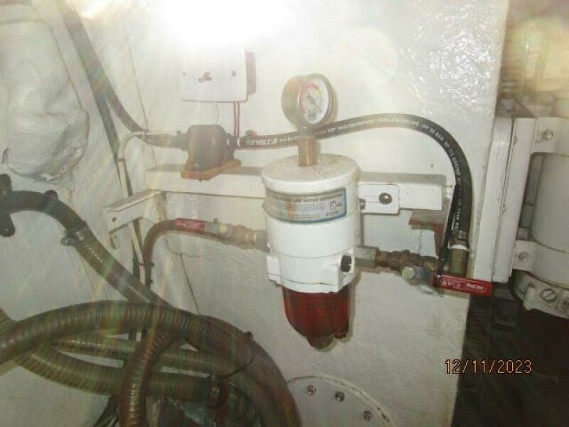 72' DeFever port generator Racor fuel filter