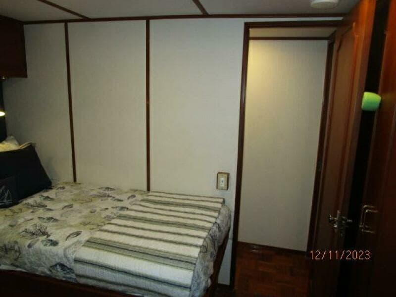 72' DeFever port aft guest stateroom inboard