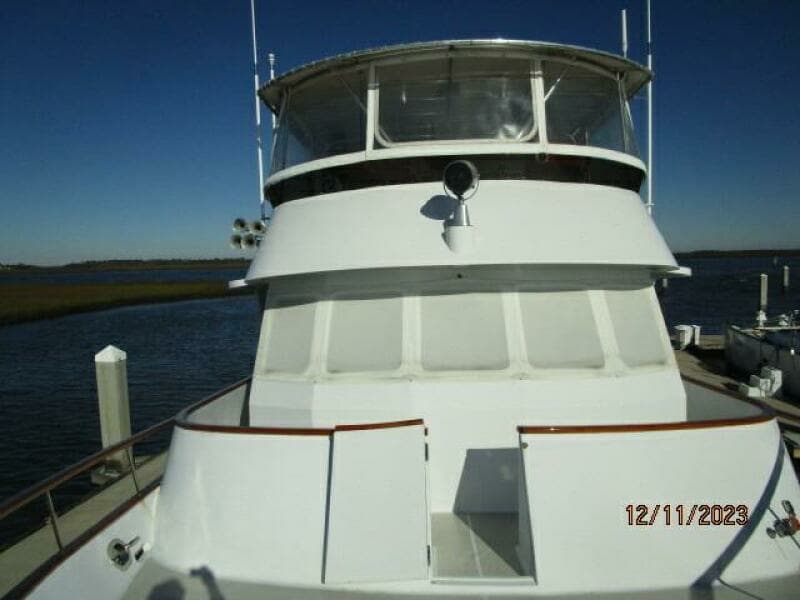 72' DeFever foredeck aft