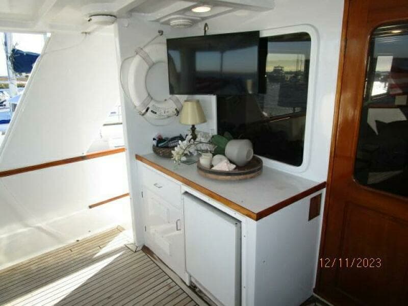 72' DeFever aftdeck bar