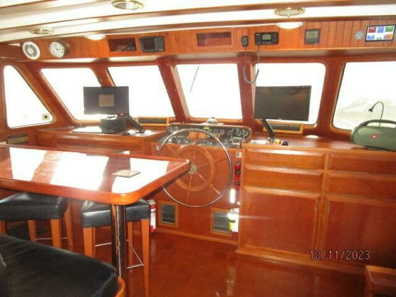 72' DeFever pilothouse forward