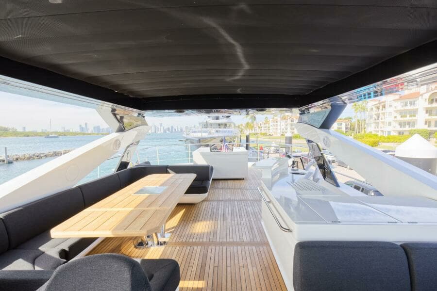 2018 Sunseeker 86 Yacht
