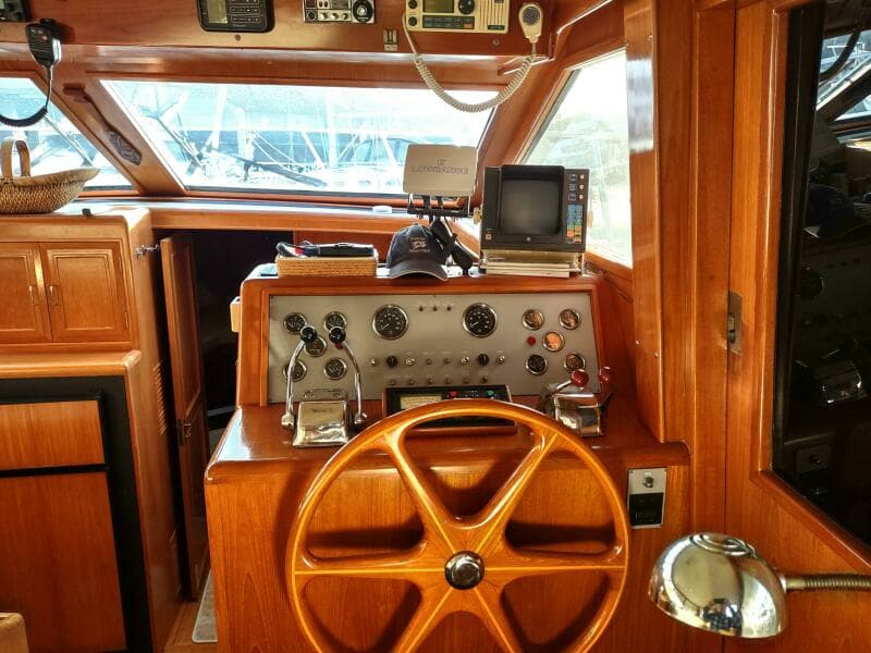 1989 Ocean Alexander 