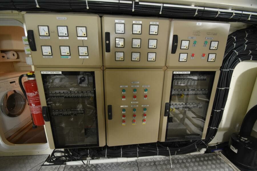 2006 Farmont 70 Expedition Yacht