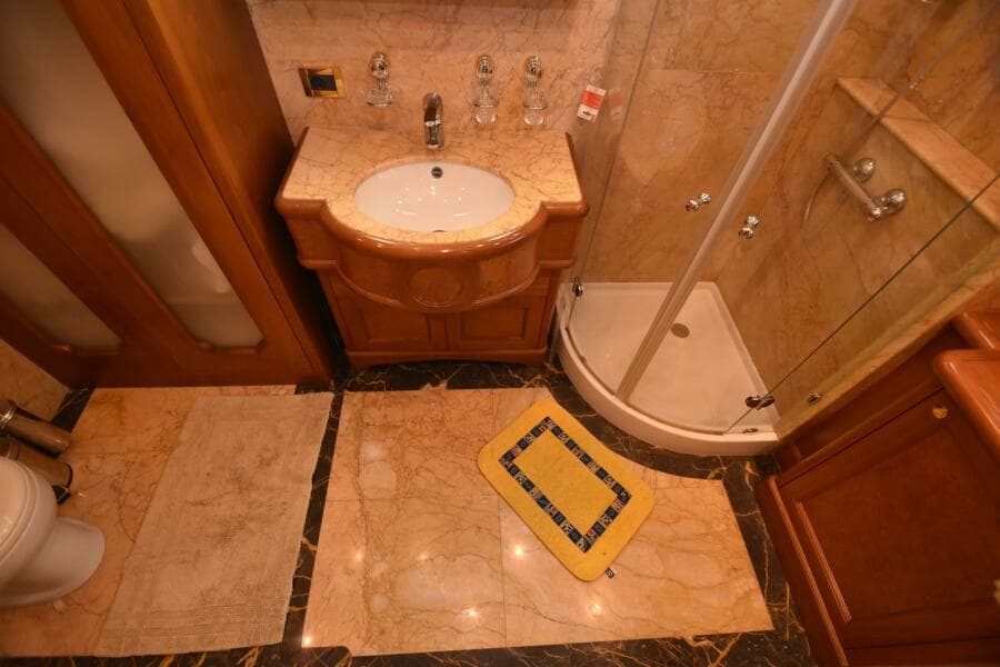 2006 Farmont 70 Expedition Yacht