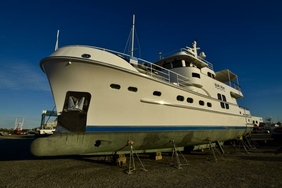 2006 Farmont 70 Expedition Yacht