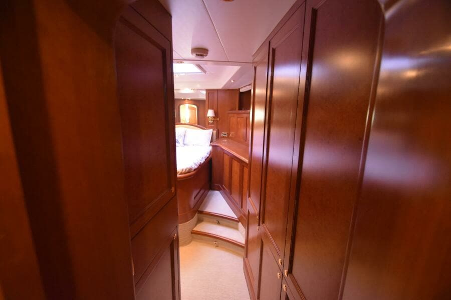 2006 Farmont 70 Expedition Yacht