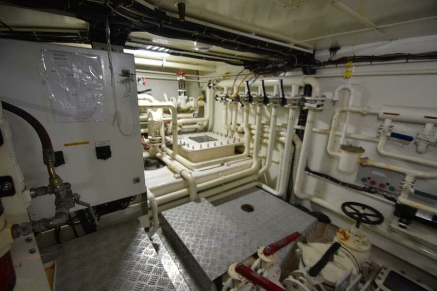 2006 Farmont 70 Expedition Yacht