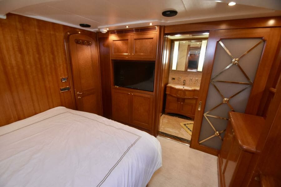 2006 Farmont 70 Expedition Yacht
