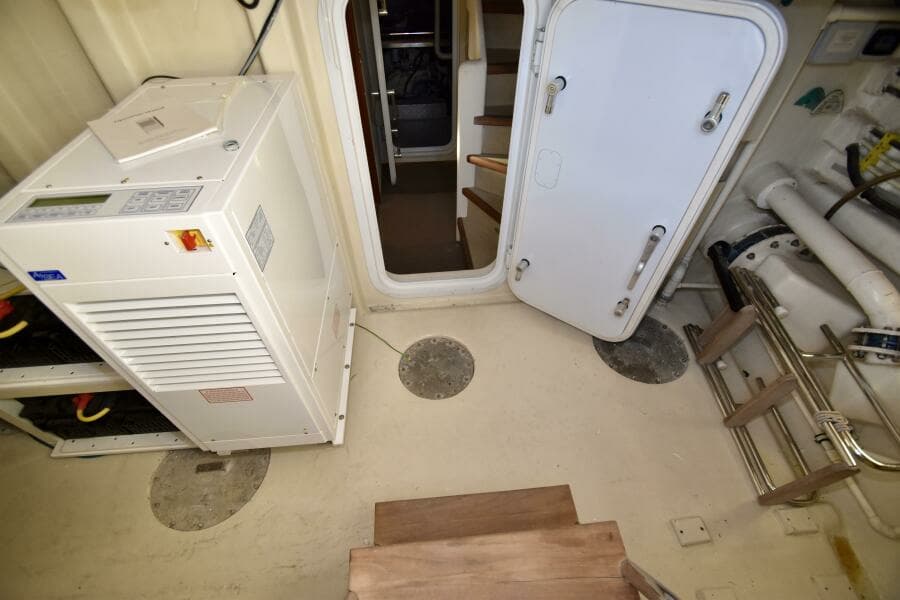 2006 Farmont 70 Expedition Yacht