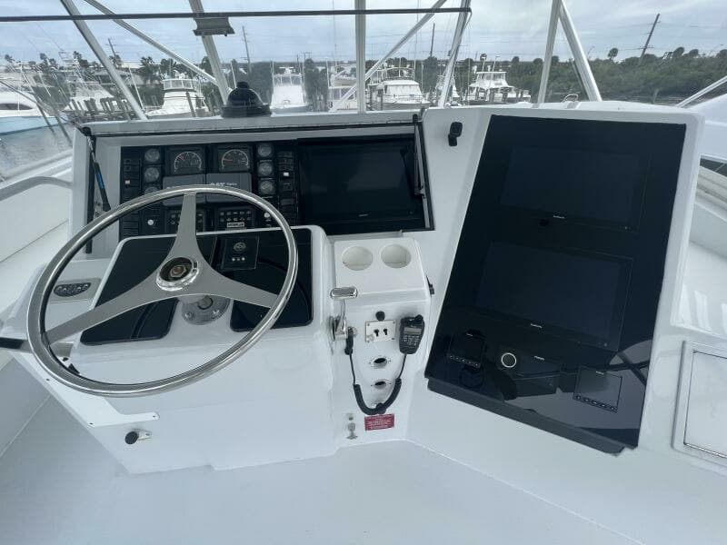 Hatteras SF Down Time - Helm