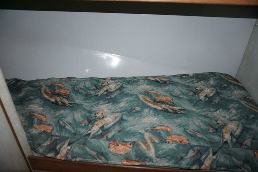 1987 37 Bertram 37 Convertible RIDGEBACK Guest Stateroom (3)