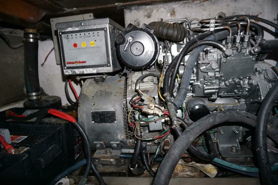 1987 37 Bertram 37 Convertible RIDGEBACK Engine Room (9)
