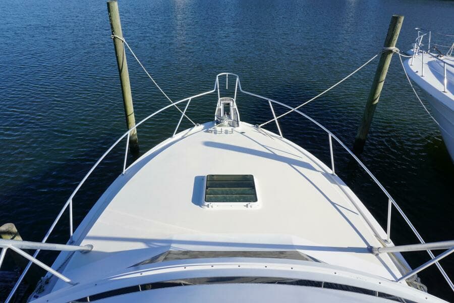 1987 37 Bertram 37 Convertible RIDGEBACK Bow (2)