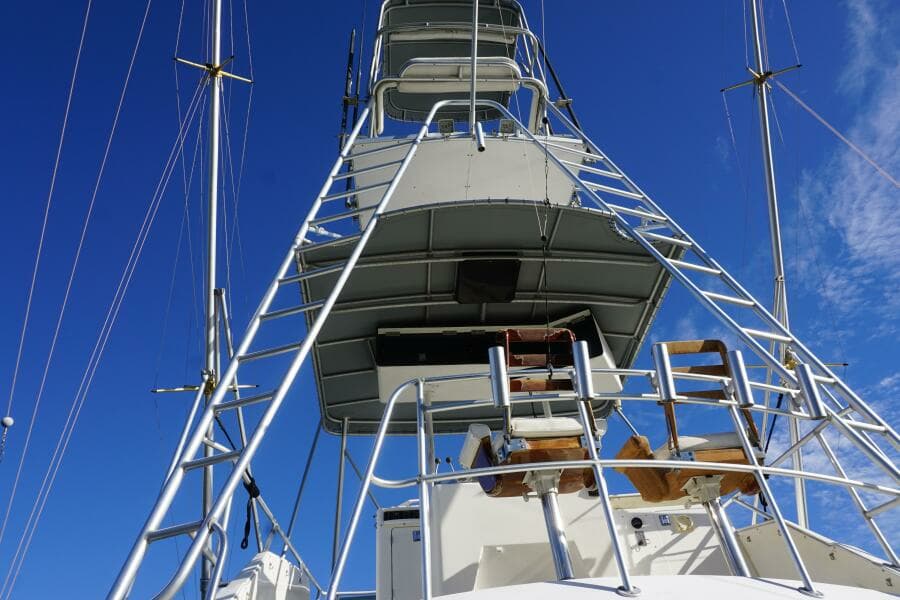 1987 37 Bertram 37 Convertible RIDGEBACK Tower