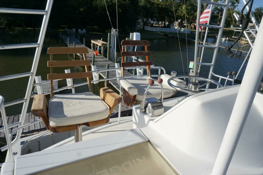 1987 37 Bertram 37 Convertible RIDGEBACK Helm Chairs (2)