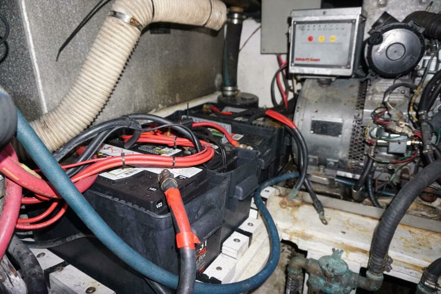 1987 37 Bertram 37 Convertible RIDGEBACK Engine Room (7)