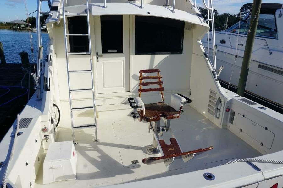 1987 37 Bertram 37 Convertible RIDGEBACK Cockpit  (2)