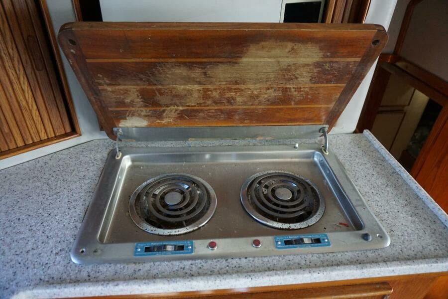 1987 37 Bertram 37 Convertible RIDGEBACK Galley Stove