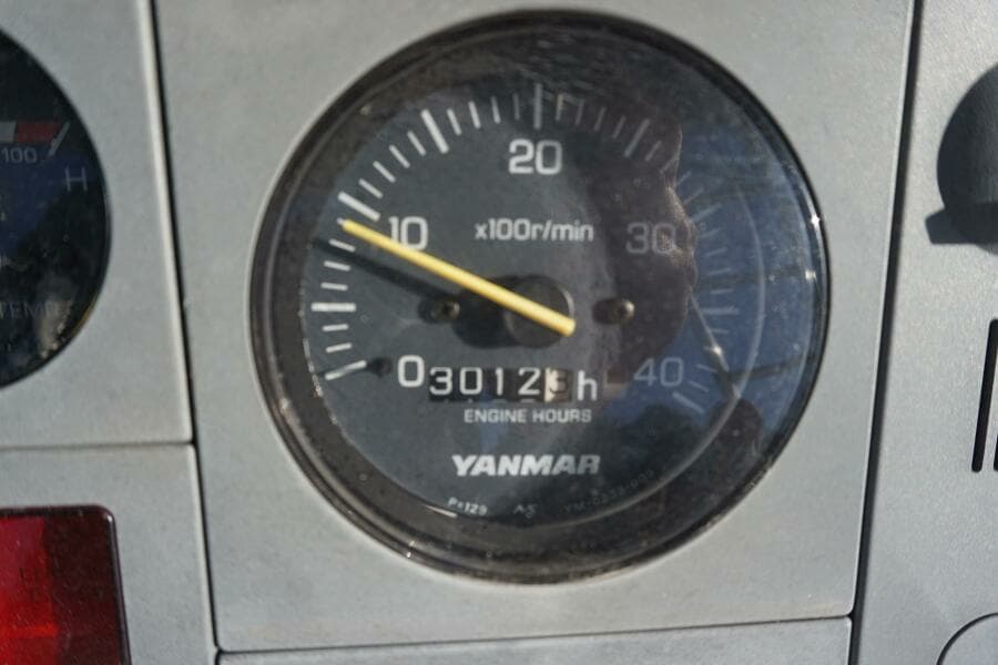 1987 37 Bertram 37 Convertible RIDGEBACK Engine Gauges (1)