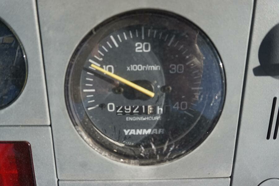 1987 37 Bertram 37 Convertible RIDGEBACK Engine Gauges (4)